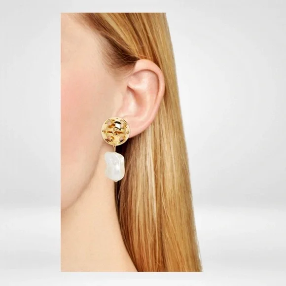 *SOLD* TORY BURCH Miller Bubble Logo Pearl Drop Earring’s - Picture 4 of 4
